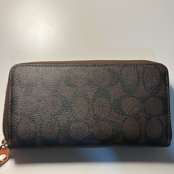 Coach Wallet - Picture 4 of 7